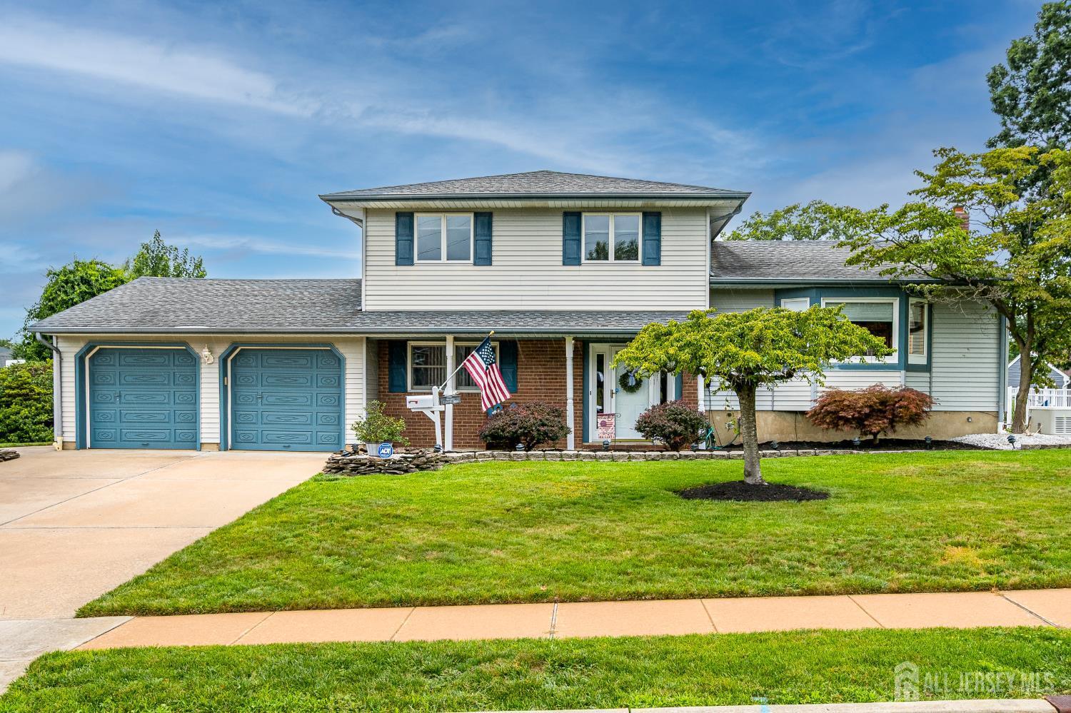 Property Photo:  7 Zaleski Drive  NJ 08872 