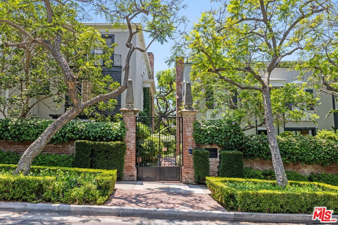 Property Photo:  8724 Shoreham Dr  CA 90069 