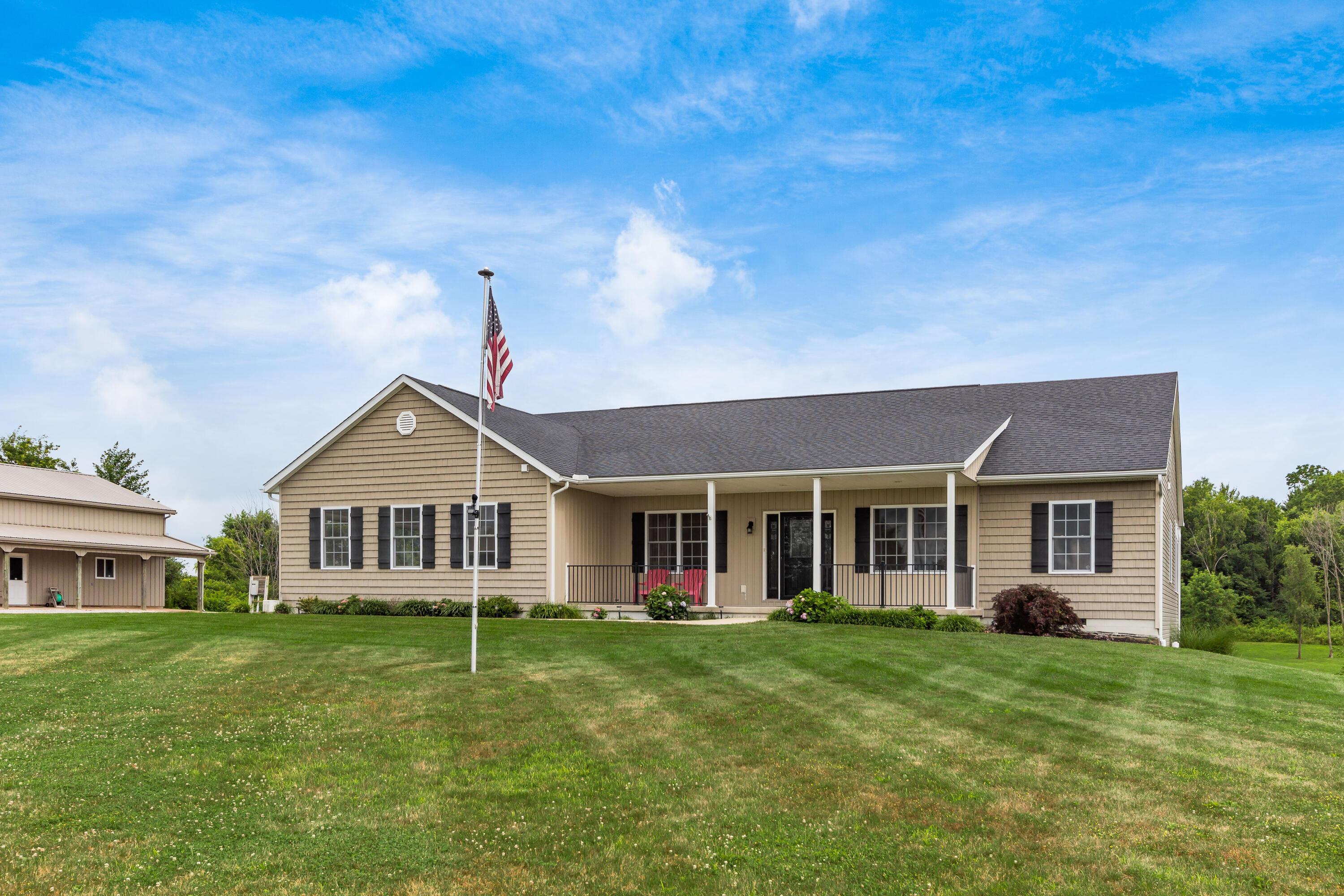 Property Photo: 4195 Lock Road OH 43011