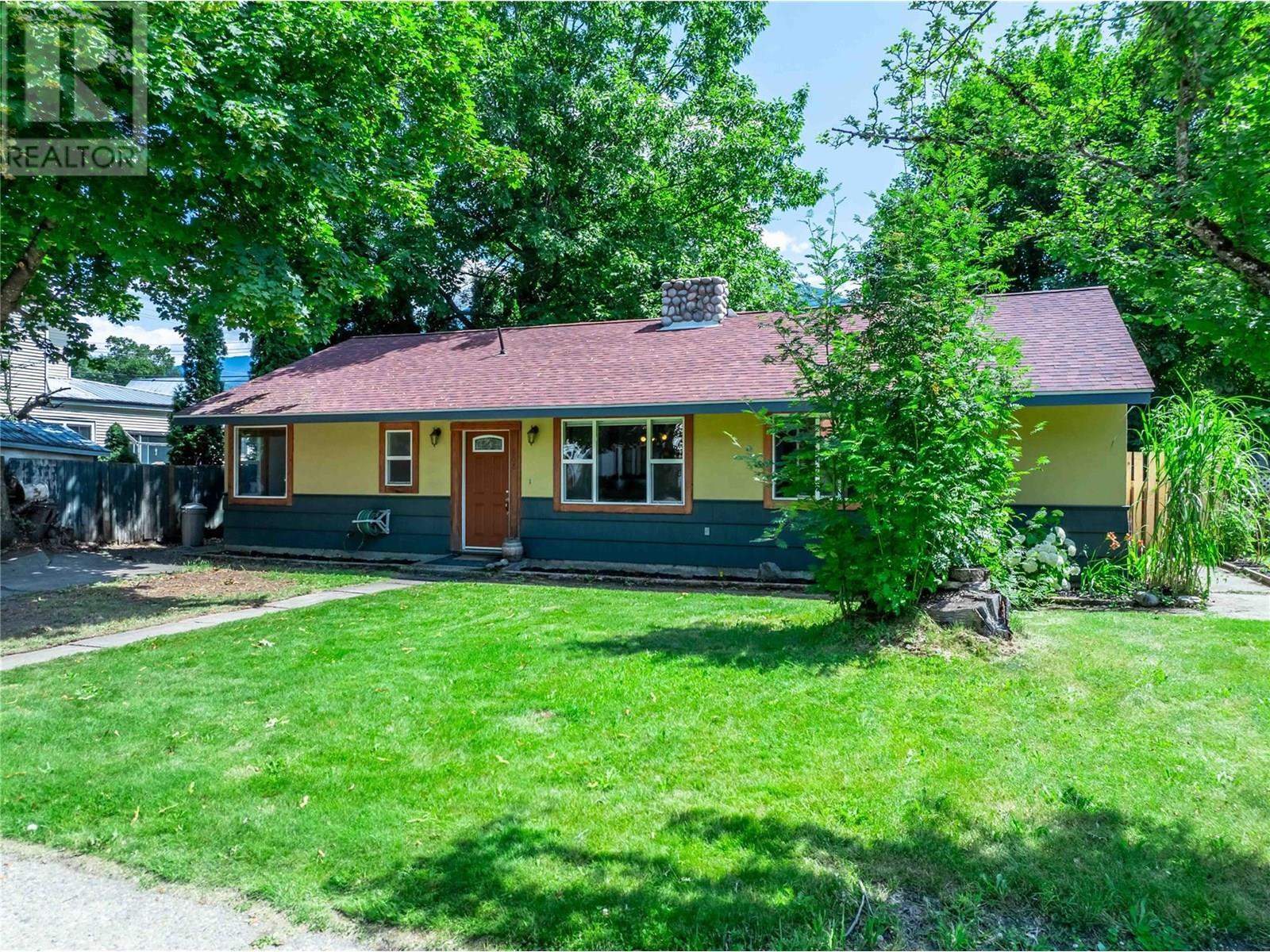 Property Photo: 608 Mackenzie Avenue BC V0E 2S0