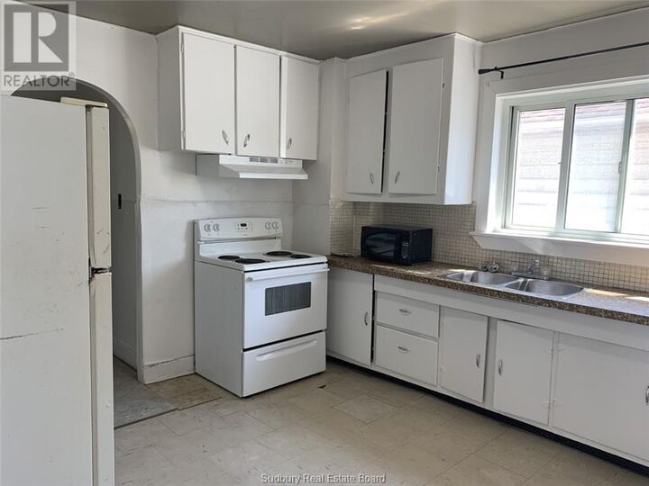 Photo de la propriété:  738-740 Martindale Road  ON P3E 4H7 