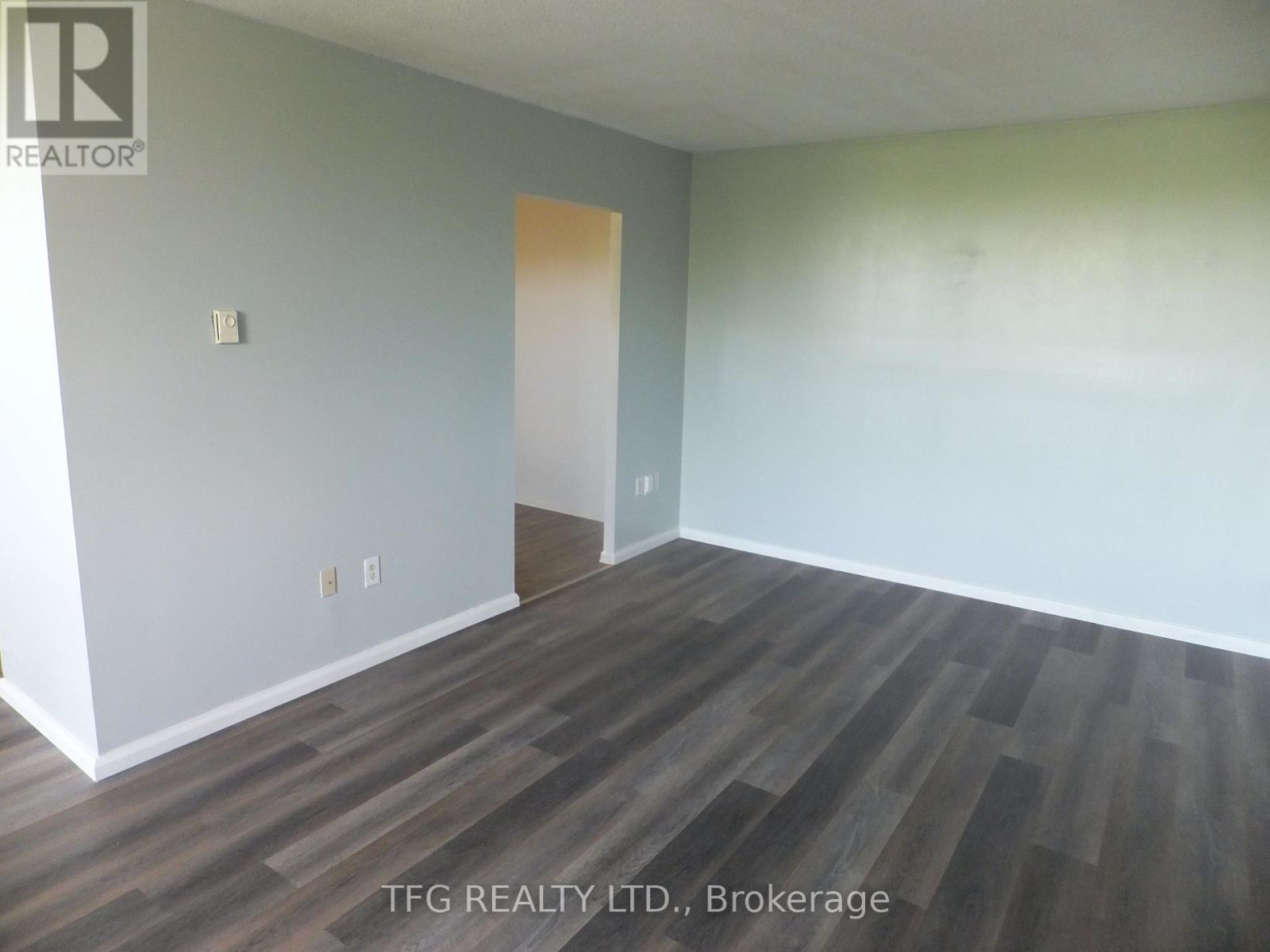 Property Photo: 1371 Simcoe Street North 401 ON L1G 4X5
