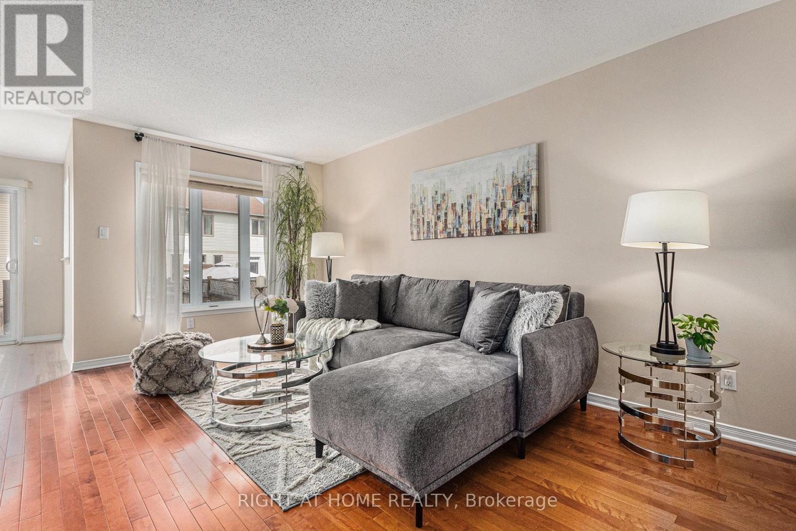 Photo de la propriété:  194 Deercroft Avenue  ON K2J 5J4 