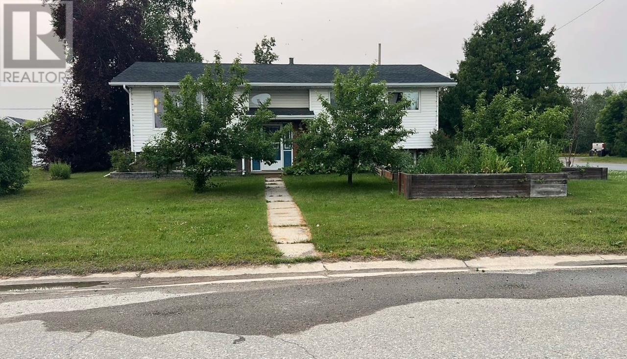 21 Lassie Road  Balmertown ON P0V 1C0 photo