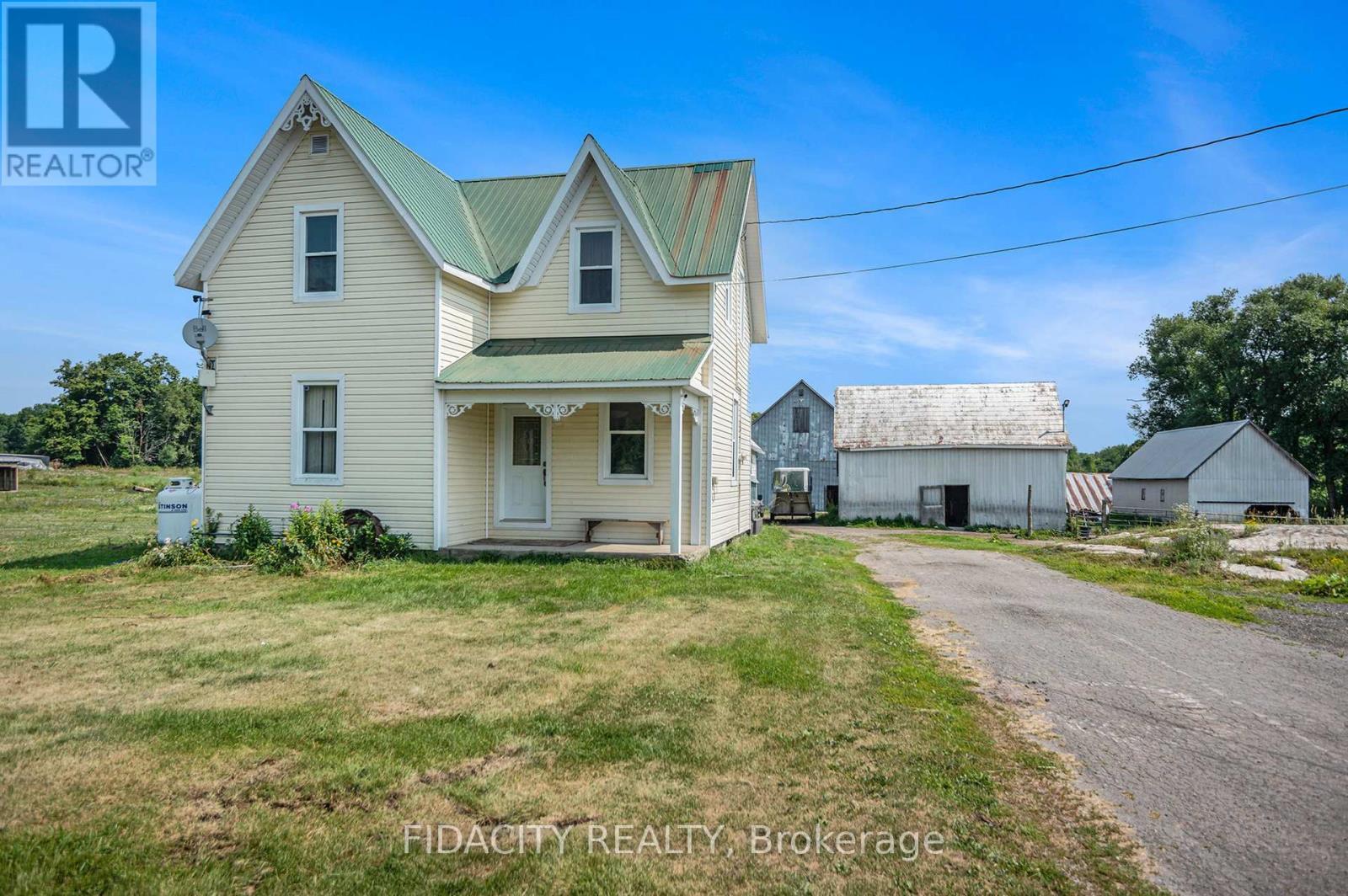 Property Photo: 5046 Carp Road ON K0A 2H0