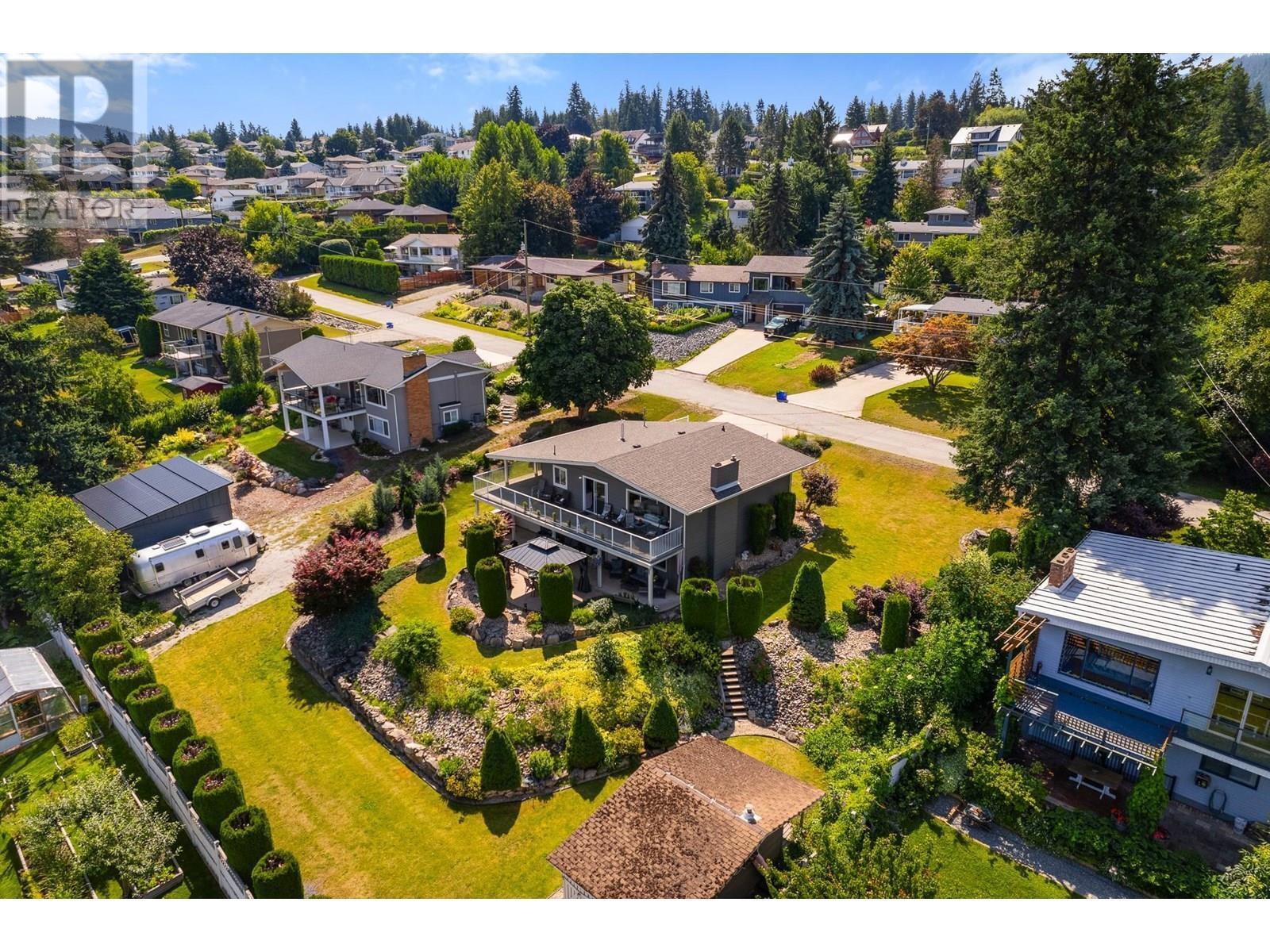 Photo de la propriété:  1801 2 Avenue Southeast  BC V1E 1T8 
