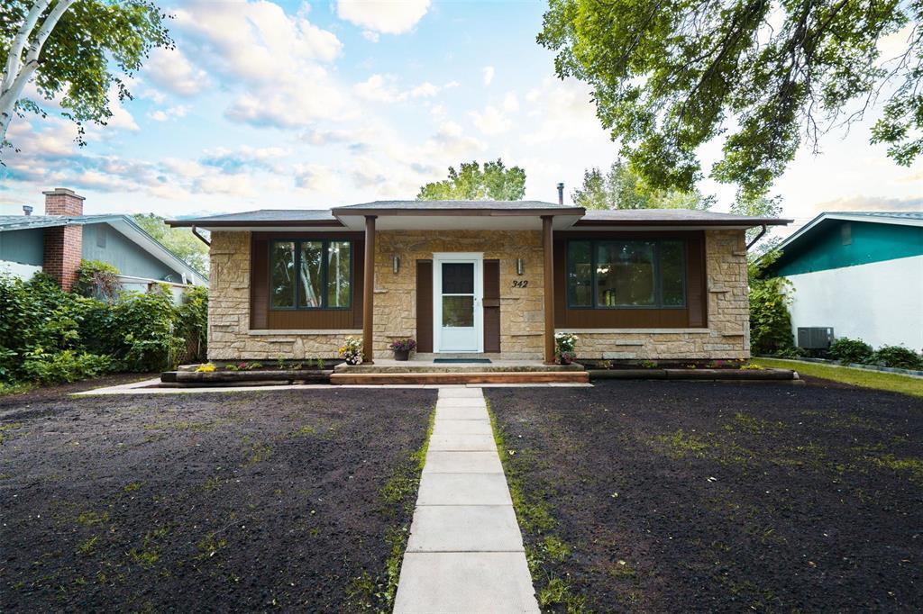 Property Photo: 342 Dowling Avenue East MB R2C 3K7