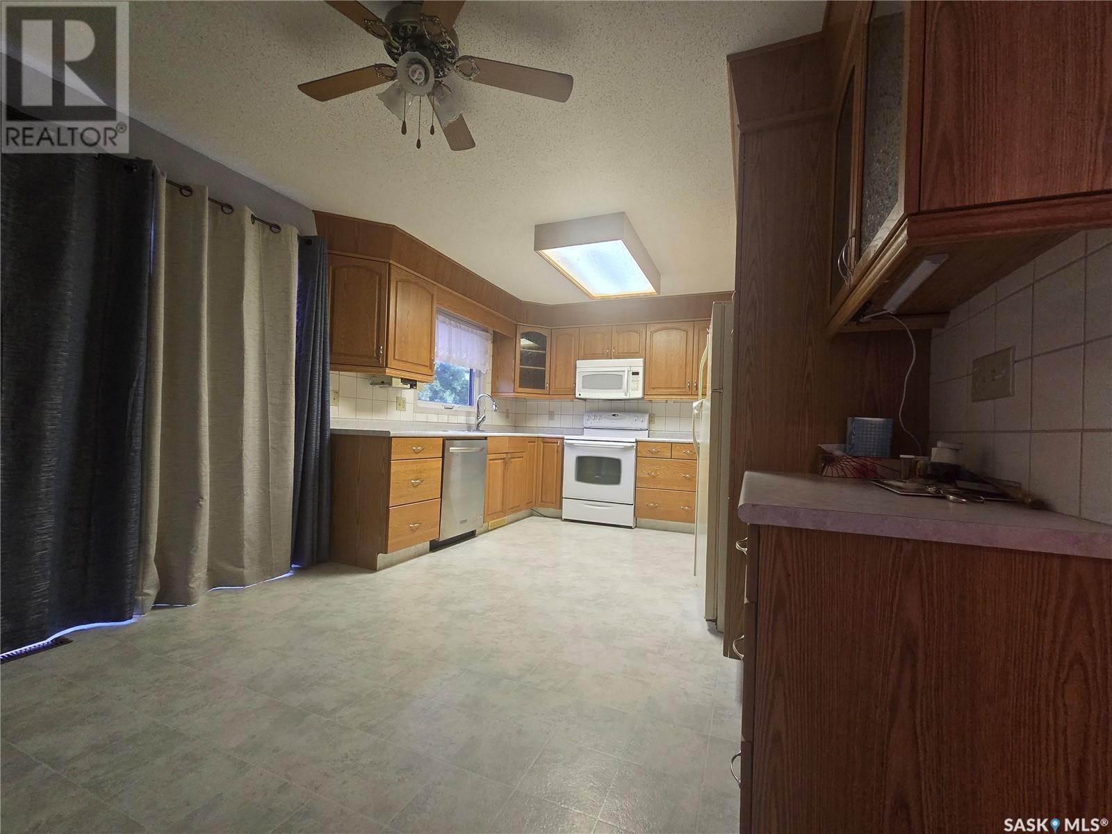 Property Photo: 215 Heward Street SK S0G 4T0