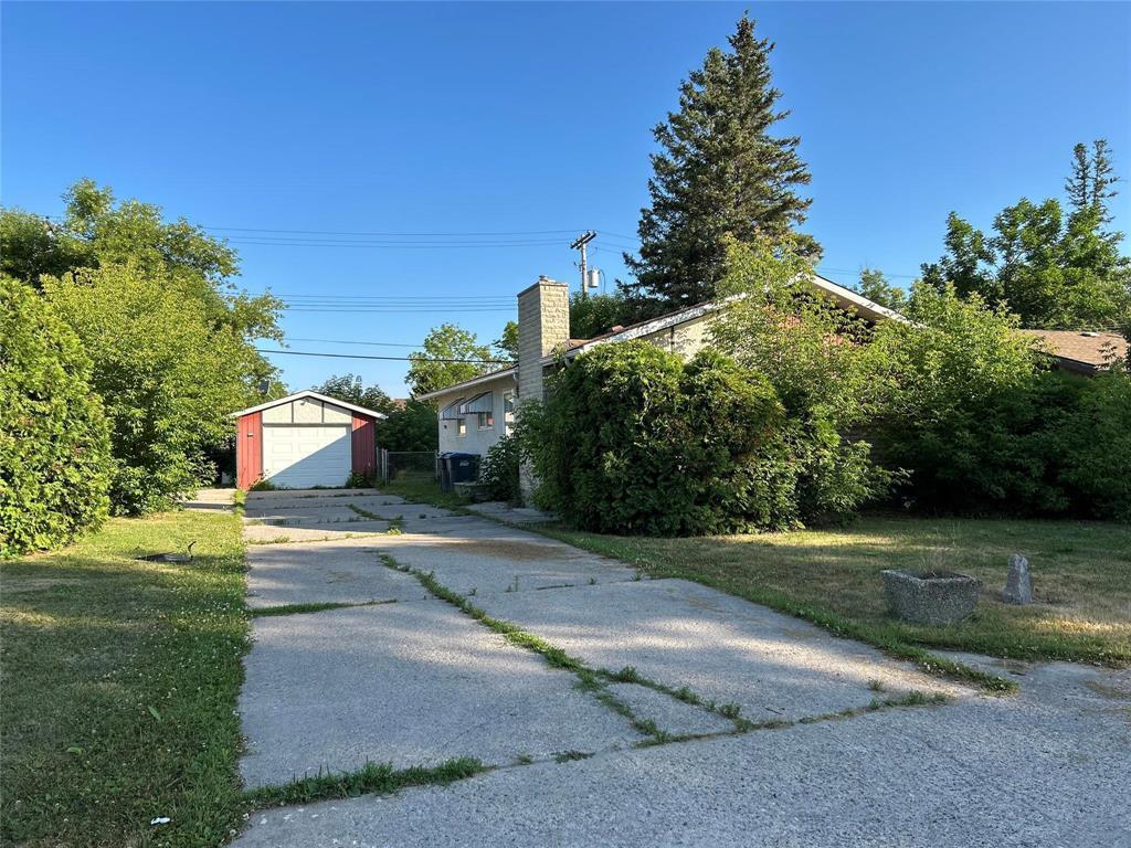 Property Photo: 1 Poplar Street MB R0E 1M0