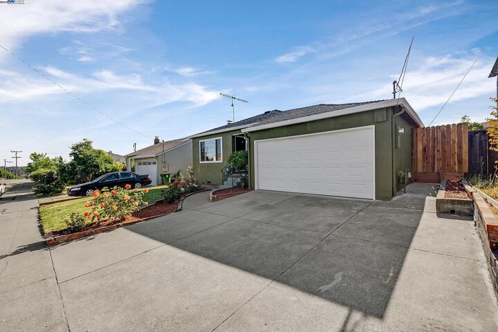 Property Photo: 19077 Gliddon St CA 94546