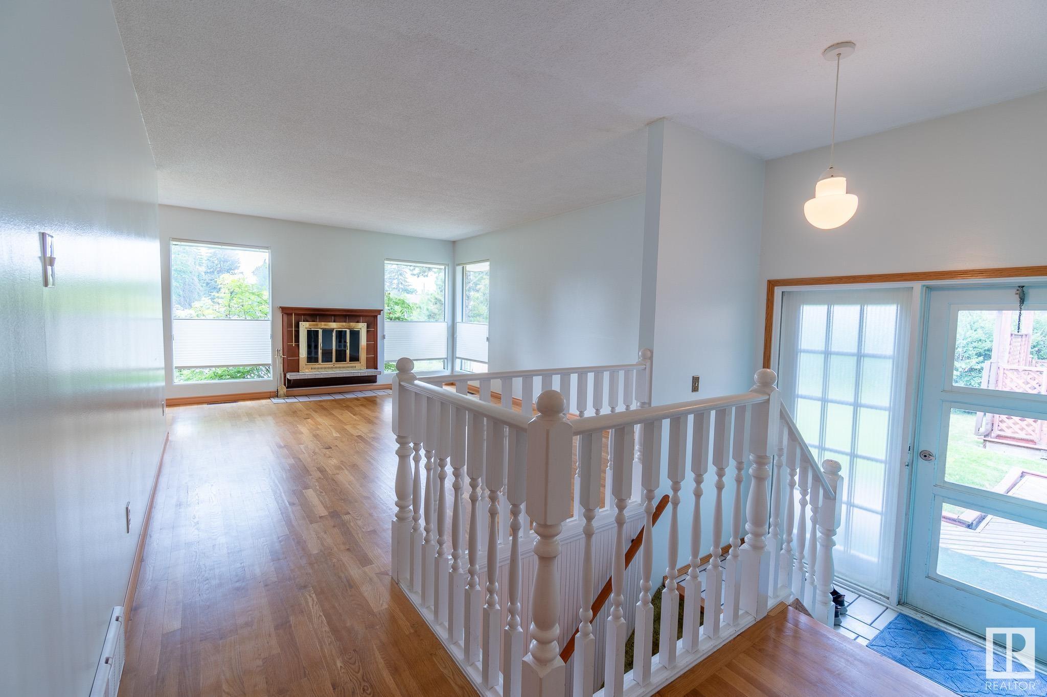 Property Photo:  4051 120 Street NW  AB T6J 1X7 