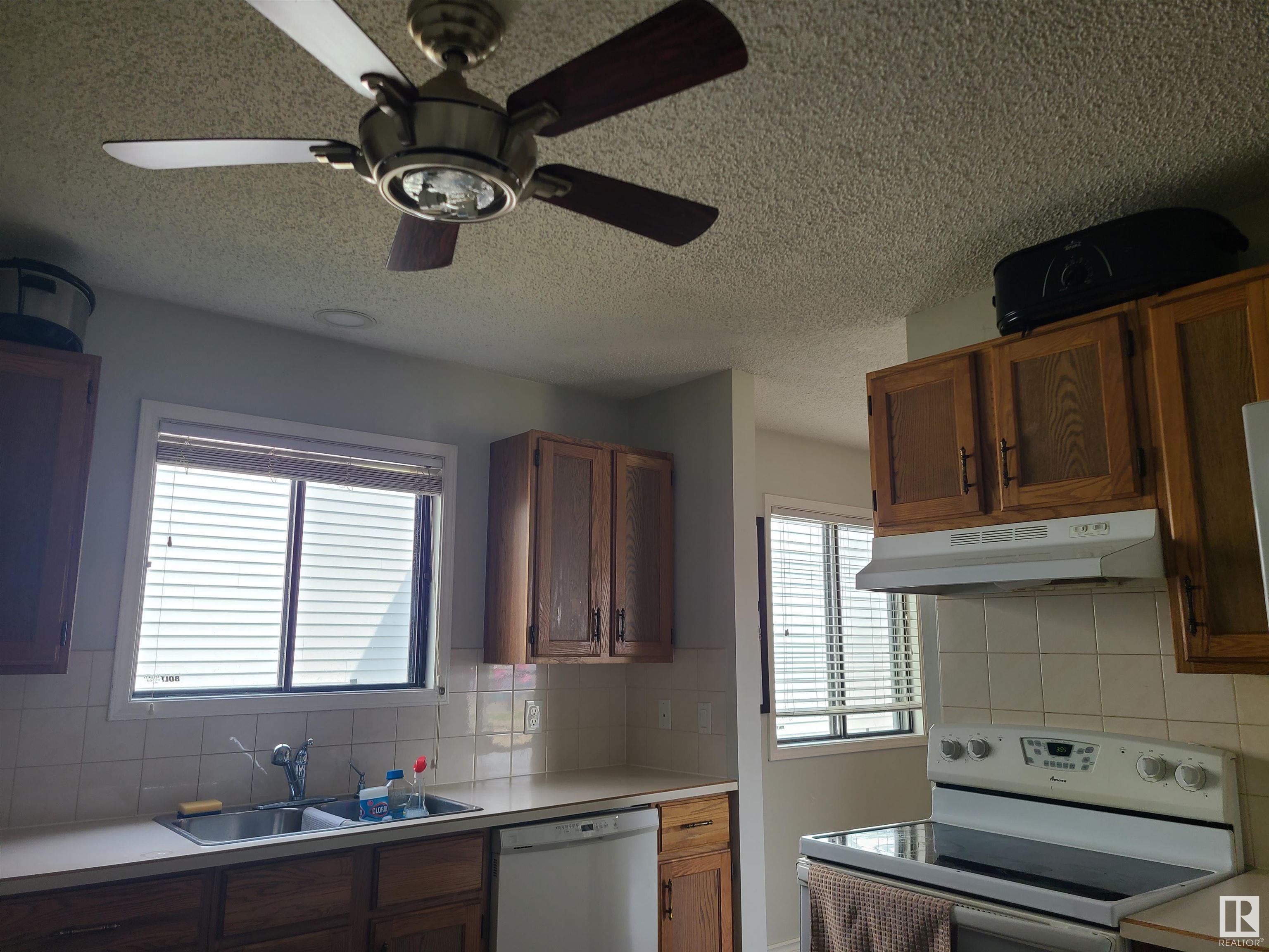Photo de la propriété:  18916 86A Avenue NW  AB T5T 4X8 