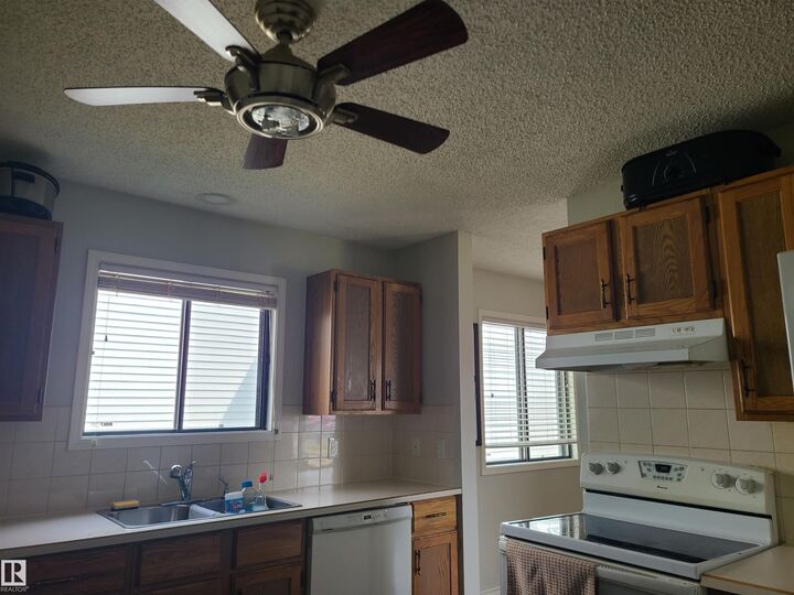 Photo de la propriété: 18916 86A Avenue NW AB T5T 4X8