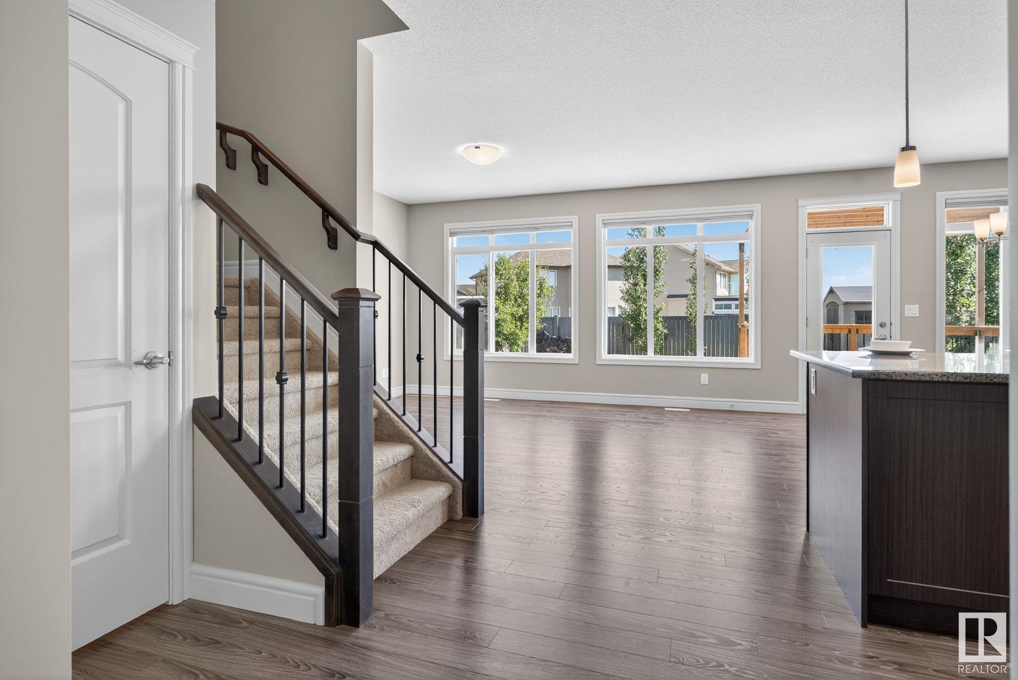 Property Photo:  621 Cy Becker Drive NW  AB T5L 0Y1 