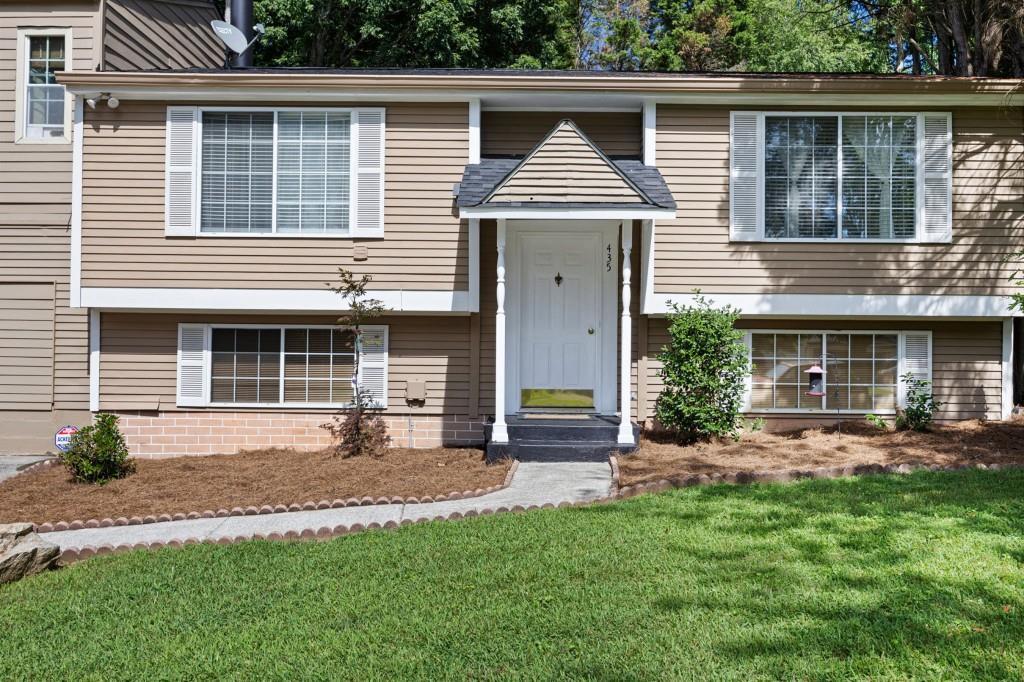 Property Photo: 435 Sheringham Terrace GA 30076