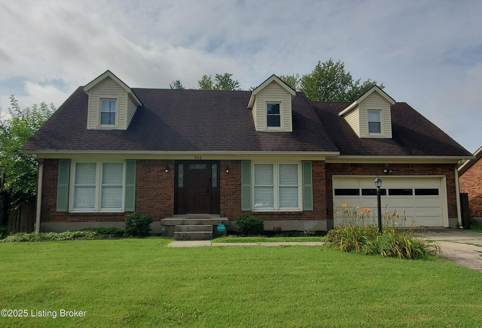 Property Photo:  316 Old Towne Rd  KY 40214 