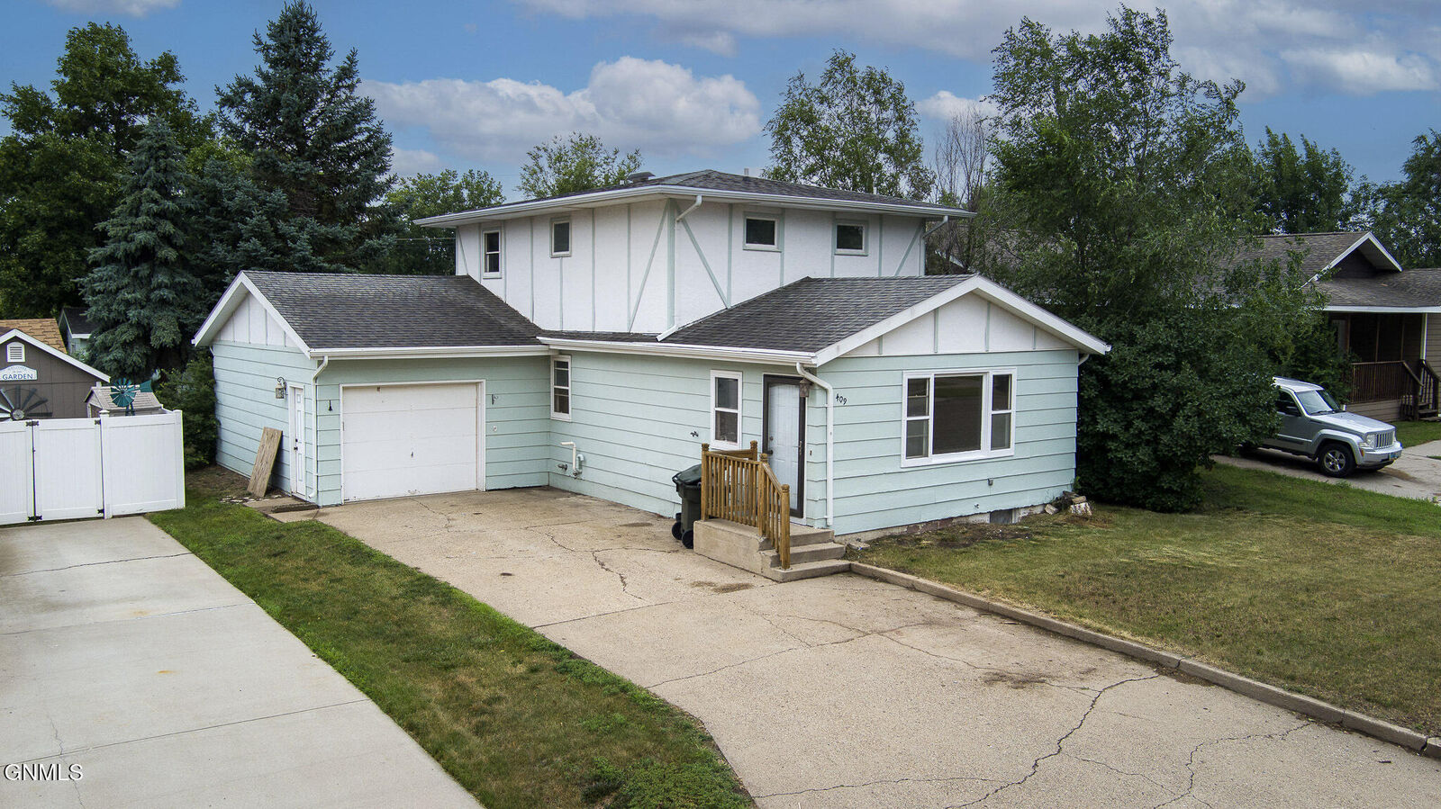 Property Photo:  409 6th Avenue NE  ND 58545 