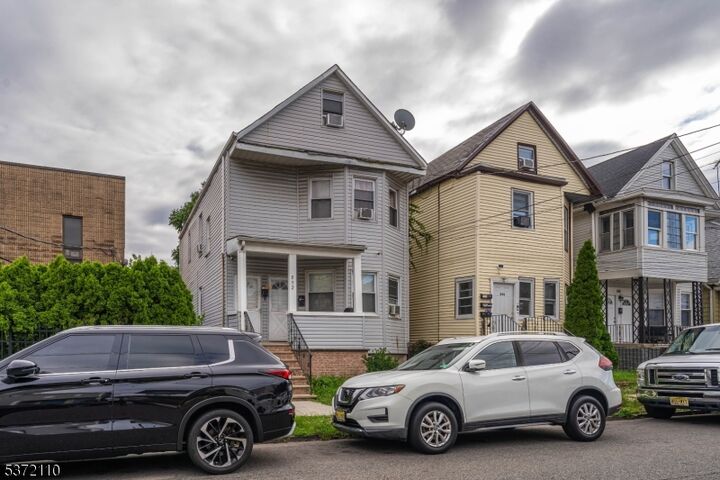 Property Photo:  852 Bond St  NJ 07201 