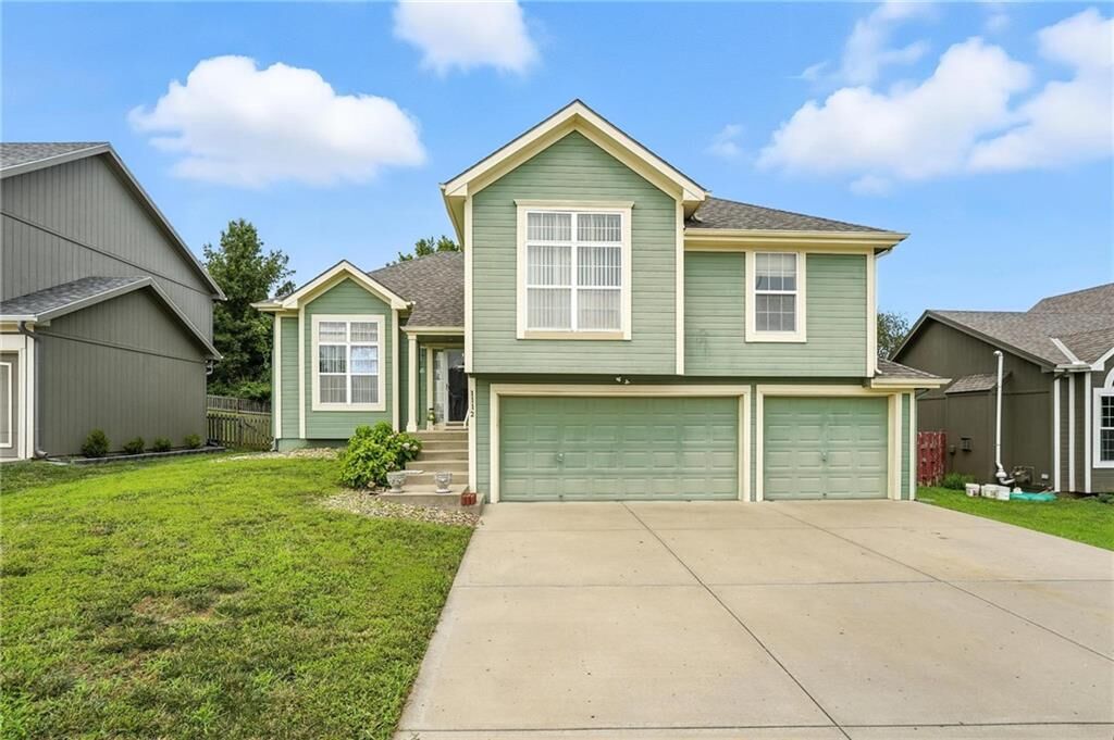 Property Photo:  1112 NW 57th Terrace  MO 64118 