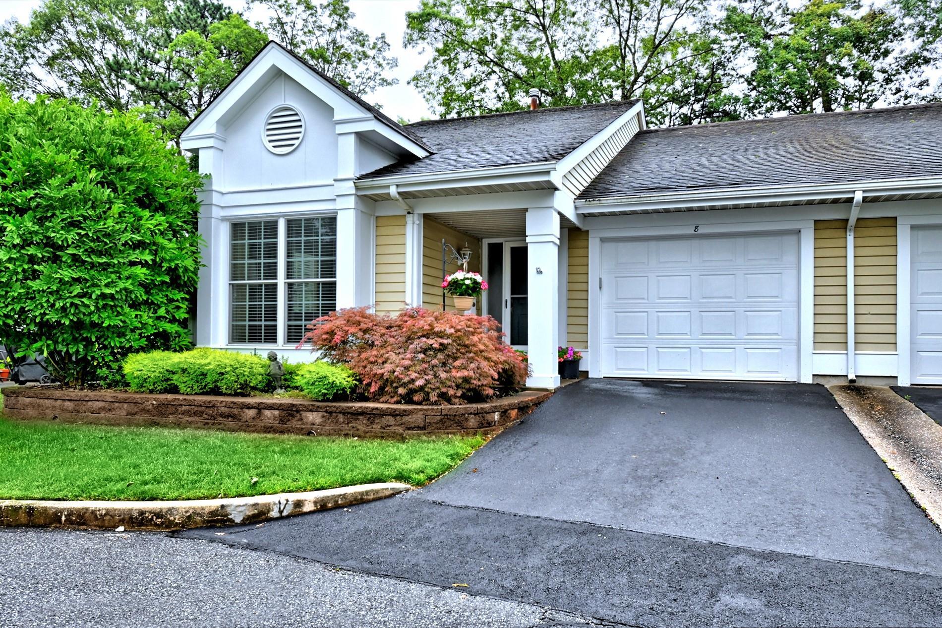 Property Photo:  8 Kismet Court  NY 11961 