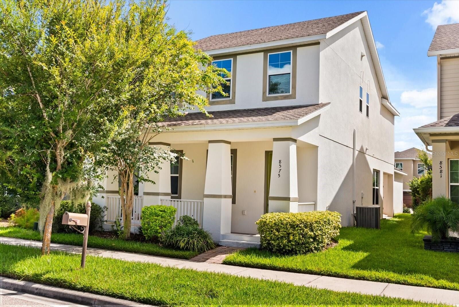 Property Photo: 8575 Lookout Pointe Drive FL 34786