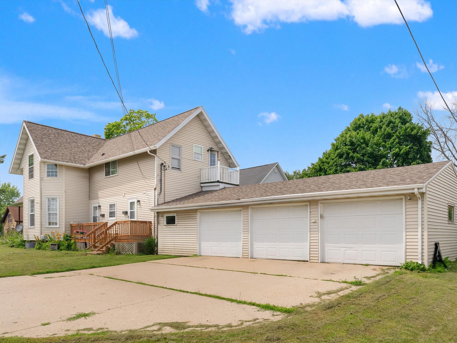 Property Photo:  1001 N 8th St  WI 54220 