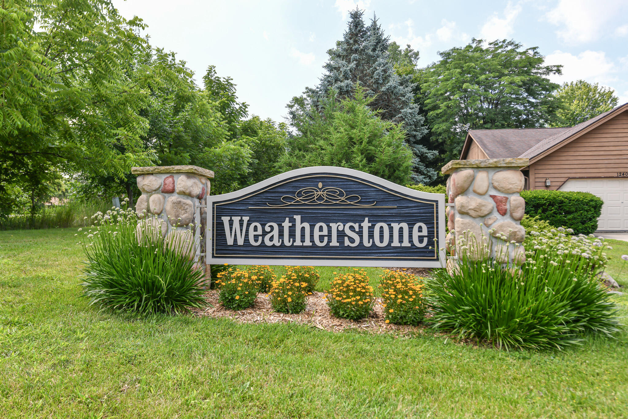 Property Photo: 12500 W Scarborough Dr WI 53151