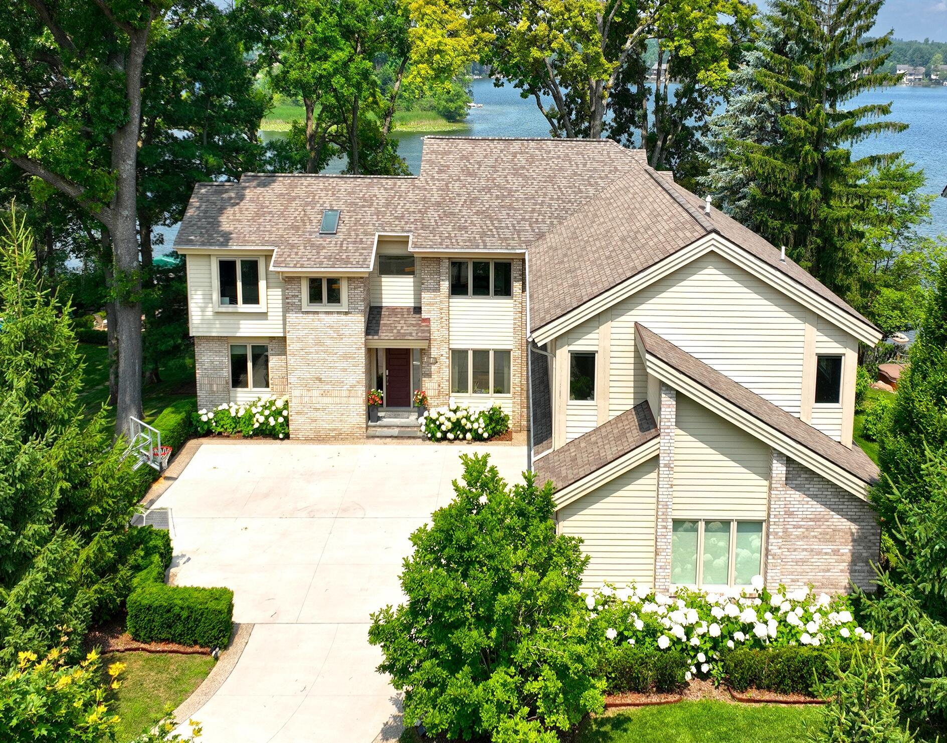 2380 Galaxy Way  Lake Orion MI 48360 photo