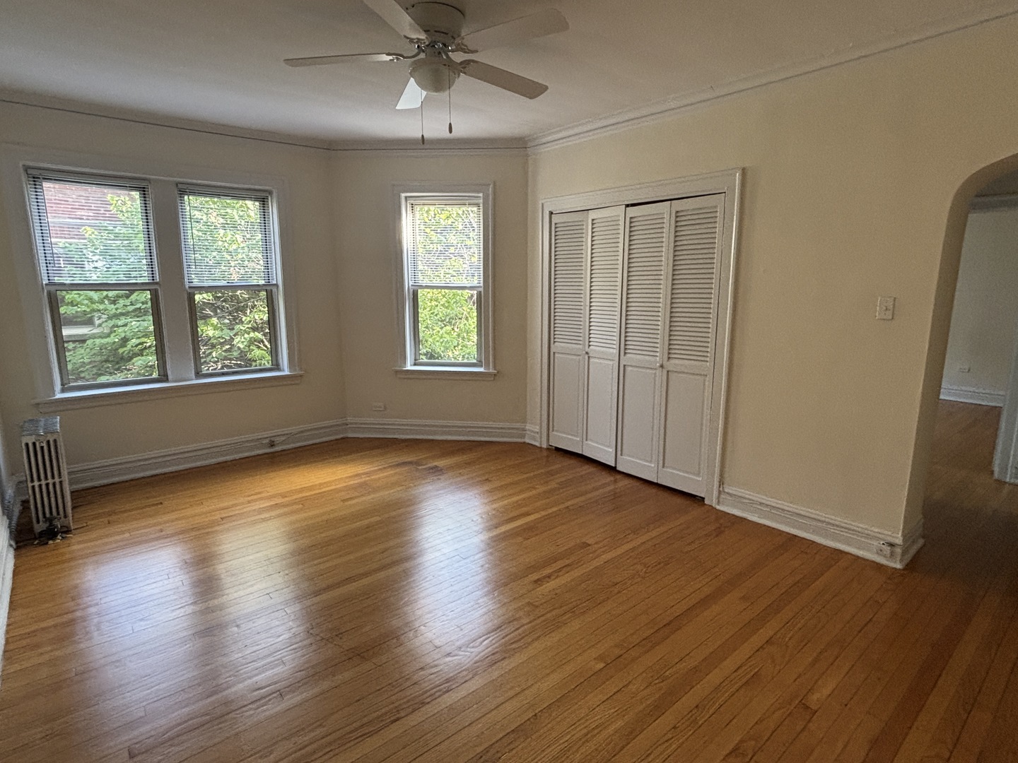 Property Photo: 4955 N Whipple Street 3W IL 60625