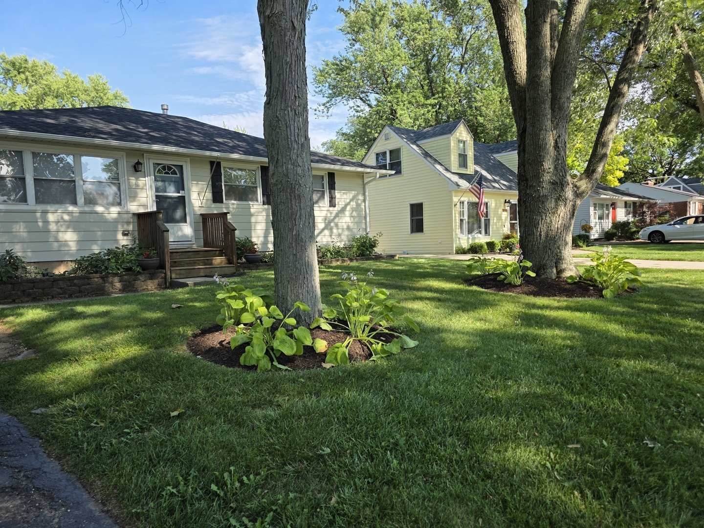 Property Photo:  1818 S 4th Place  IL 60174 