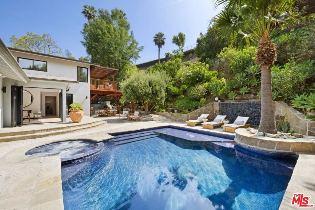 Property Photo:  2716 Laurel Pass  CA 90046 
