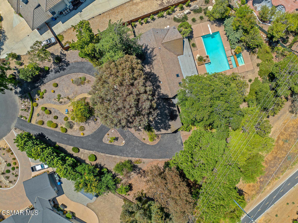 Property Photo: 1091 La Cresta Drive CA 91362