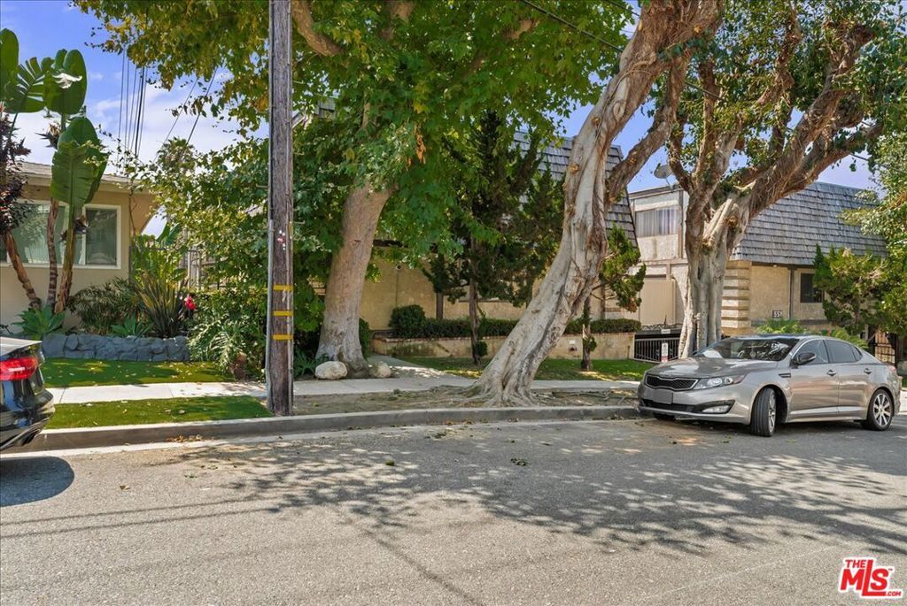 Property Photo:  558 Evergreen Street 18  CA 90302 