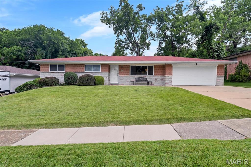 Property Photo: 915 Deandell Avenue MO 63135