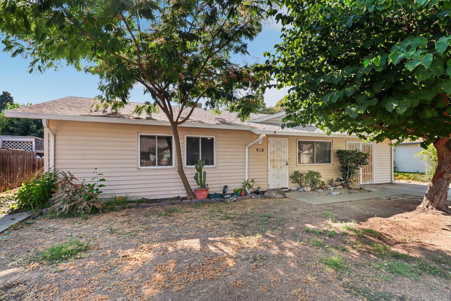 Property Photo: 910 1st Street CA 95632