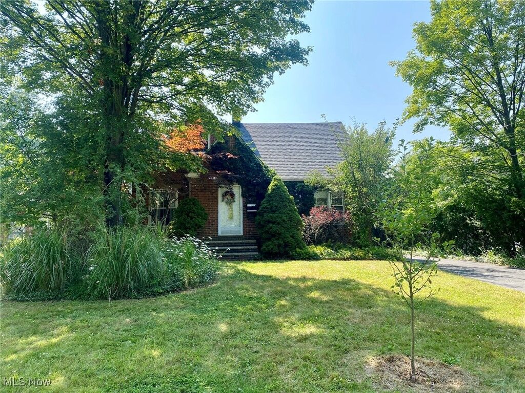 Property Photo:  1568 Sunview Road  OH 44124 