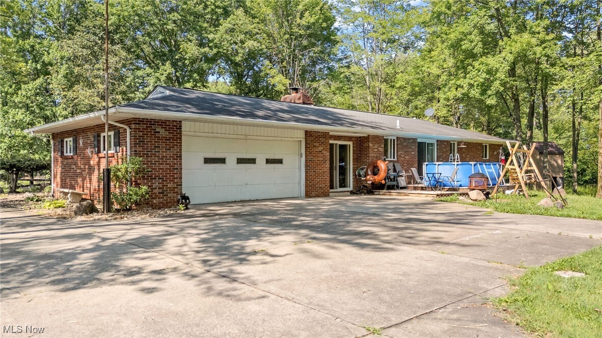Property Photo: 3996 Irishtown Southworth Road OH 44417