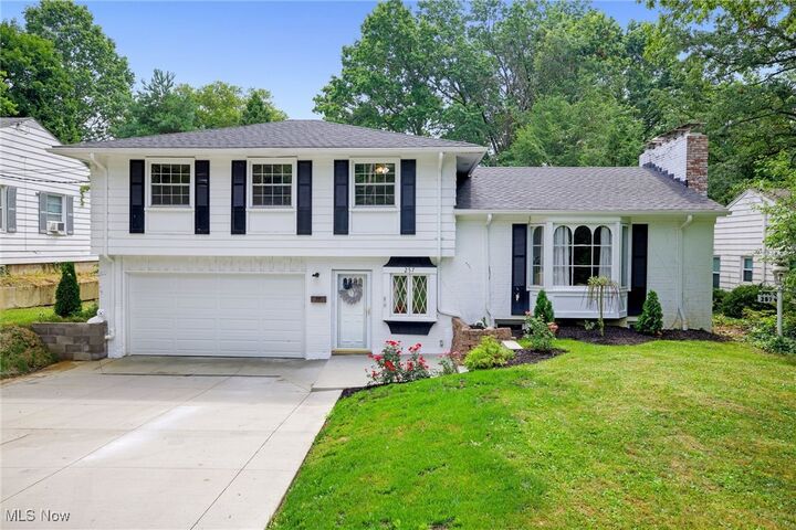 257 Sand Run Road  Akron OH 44313 photo