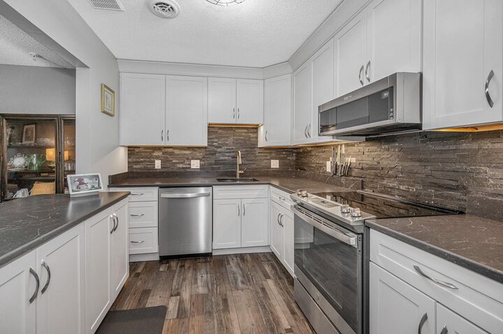 Property Photo:  3 Bartemus Trail  NH 03063 