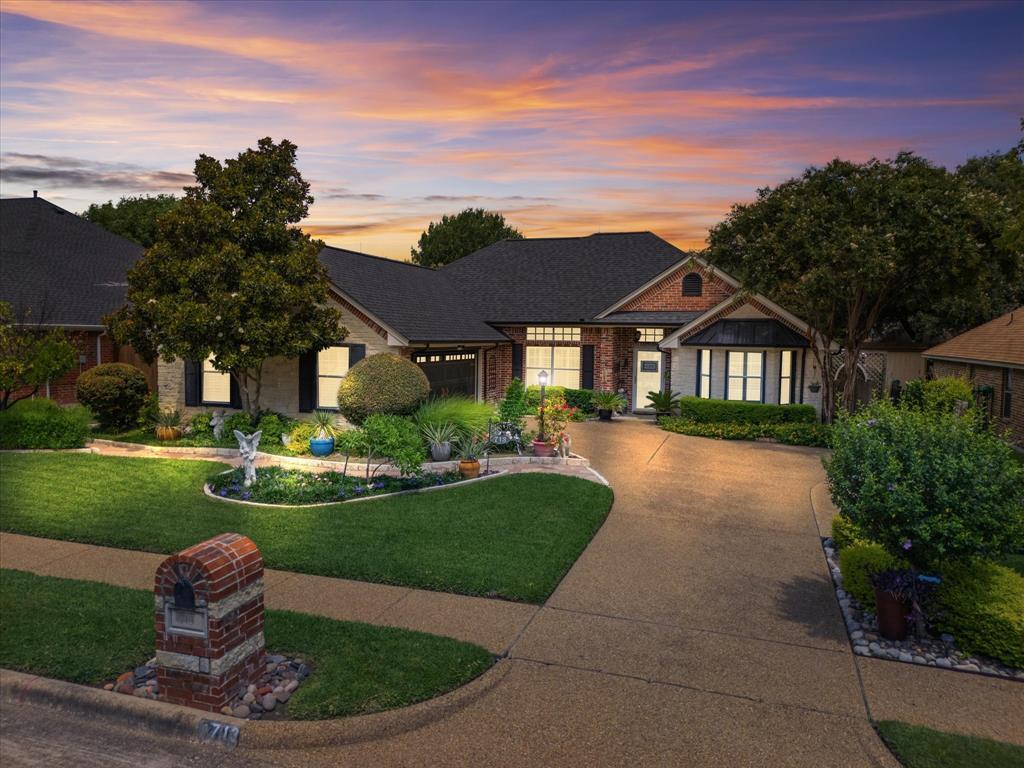 713 Amherst Drive  Waxahachie TX 75165 photo