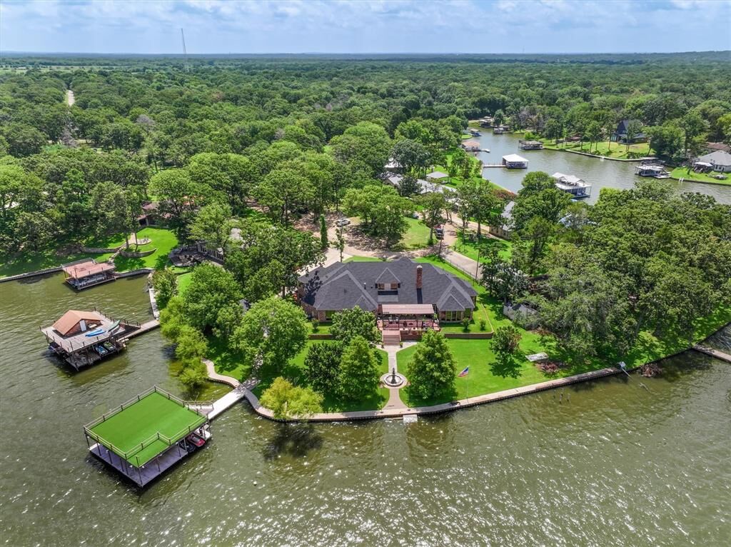 Property Photo: 106 Lynne Circle TX 75156