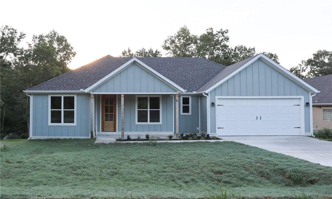 Property Photo:  27 Kirkcudbright Lane  AR 72715 