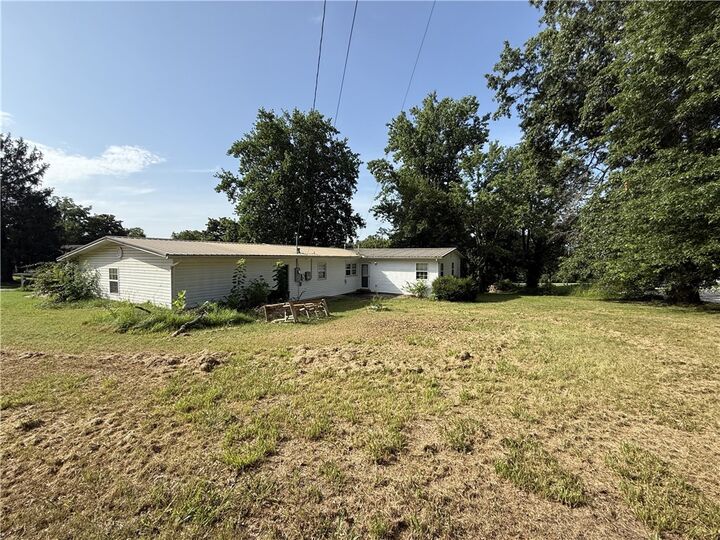Property Photo:  1021 Berry Street  AR 72601 