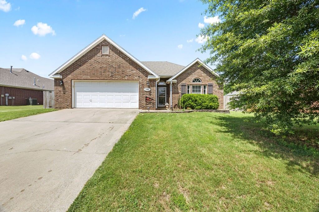 Property Photo:  1501 N Shetland Drive  AR 72704 