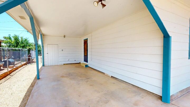 Property Photo:  802 1/2 Larkspur Ct  NM 88310-0000 