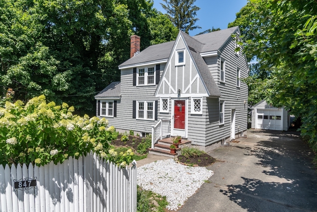 Property Photo: 847 Worcester St MA 02481