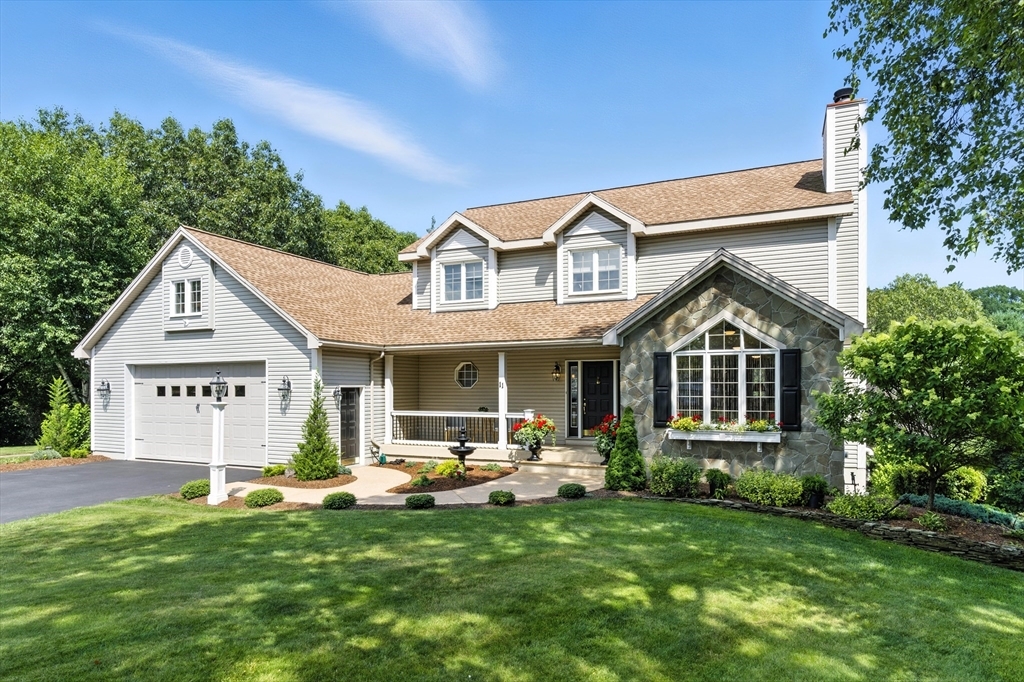 Property Photo:  11 Applewood Lane  MA 01906 