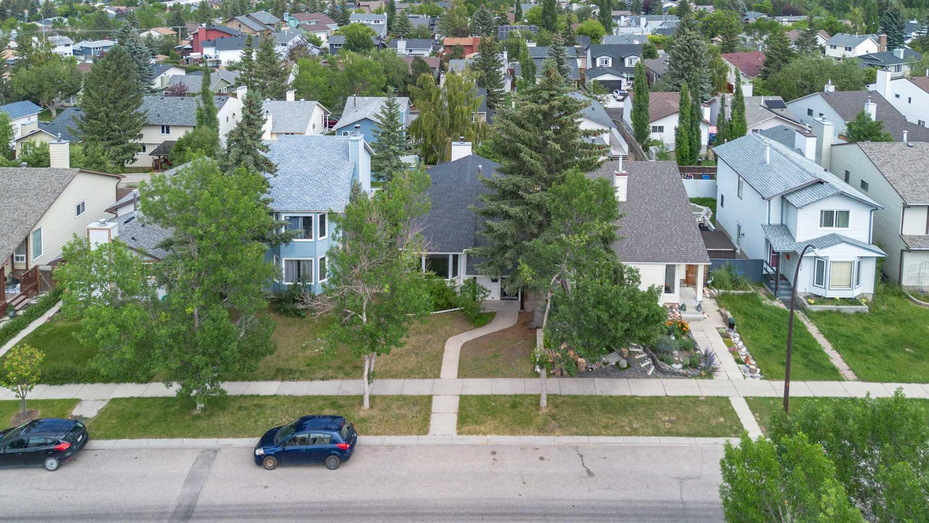 Property Photo: 200 Macewan Glen Drive NW AB T3K 2G4
