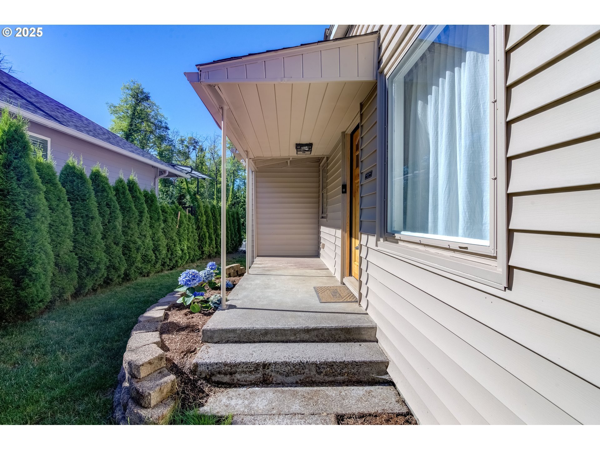 Property Photo: 1608 SE 105th Ct WA 98664