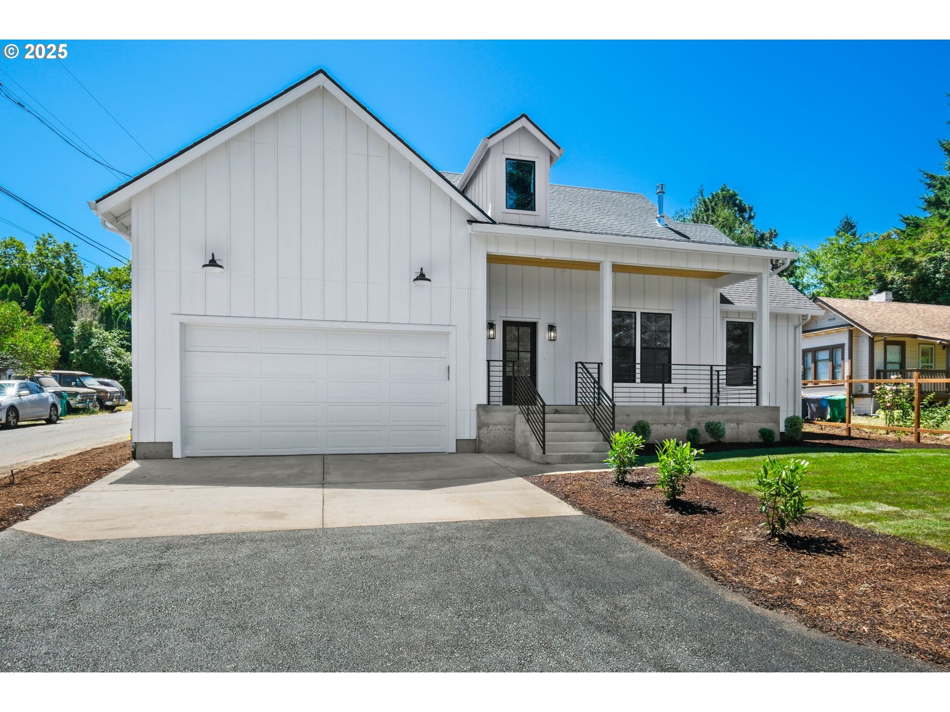 Property Photo: 10236 NE Beech St OR 97220